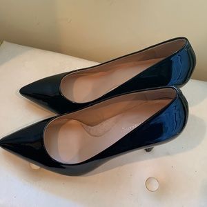 BCBGENERATION Skie Black Patent Pointy Toe Pump Heels Size 9.5